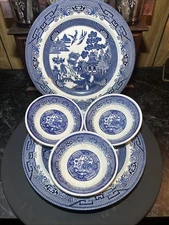 Vintage Churchill Blue Willow 5-Piece China