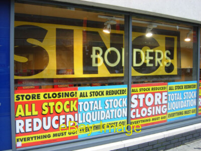 Photo 6x4 Borders is closing down The Borders bookshop in the N1 shopping c2009