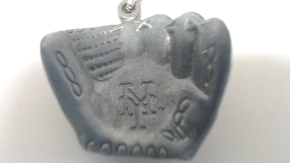New York Mets Baseball Glove Souvenir Pewter Keychain Key Fob - Image 2 of 2