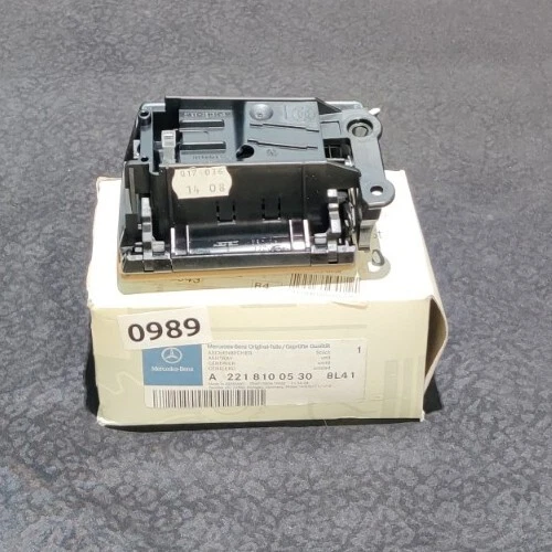 Cendrier cuir marron de porte origine Mercedes-Benz Classe S W221 A2218100530 - Immagine 2 di 4