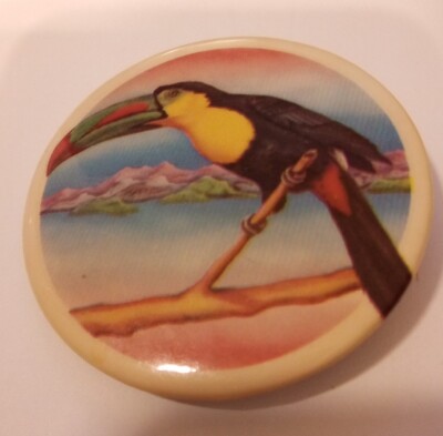 BEAUTIFUL TOCO TOUCAN BIRD LOGO BUTTON GREAT FOR ANY COLLECTION