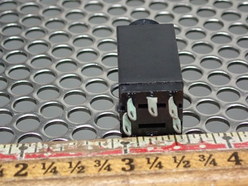 Dialight 554-3131-100 SPDT ALT. Action New No Box See All Pictures - Picture 9 of 10