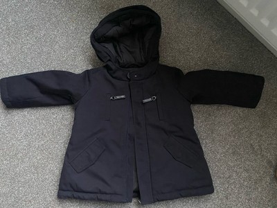 BONPOINT FRANZÖSISCHE QUALITÄT SCHWARZE KLEINKINDJACKE MIT KAPUZE, 18m