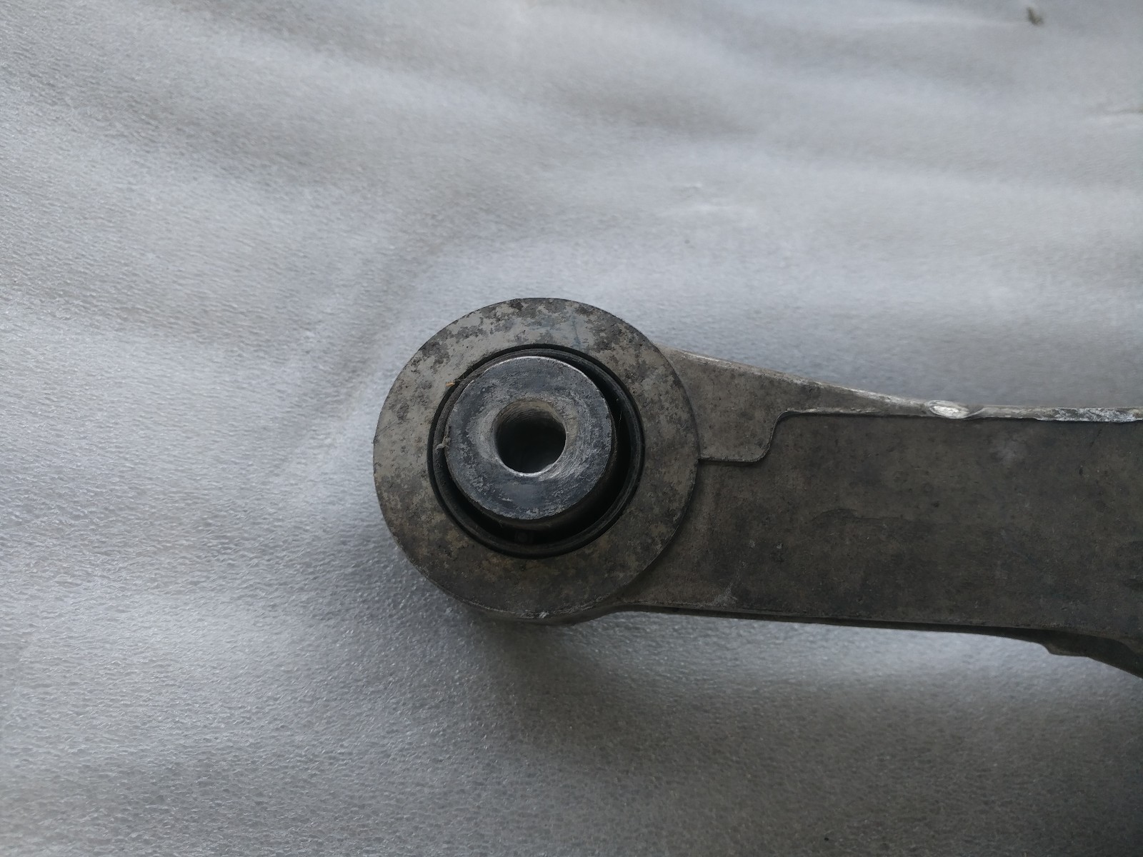 20032007 INFINITI G35 COUPE REAR SUSPENSION LOWER CONTROL ARM SPRING