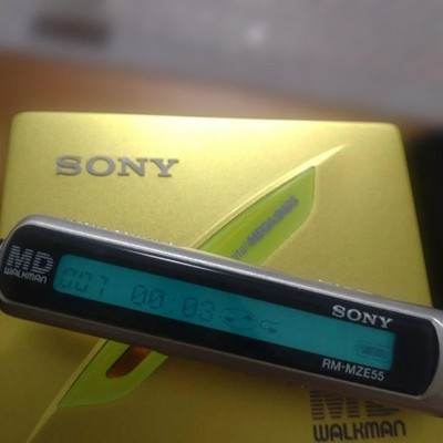 SONY MZ-E70 MiniDisc Player Recorder Yellow Portable Accessories