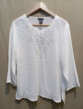 NWT WOMEN'S WHITE CRINKLE TOP WITH EMBROIDERY SIZE LARGE FROM TOP STYLE