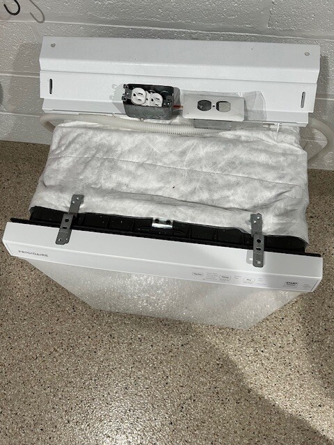 Frigidaire 24 in. White Front Control Built-In Tall Tub Dishwasher 5