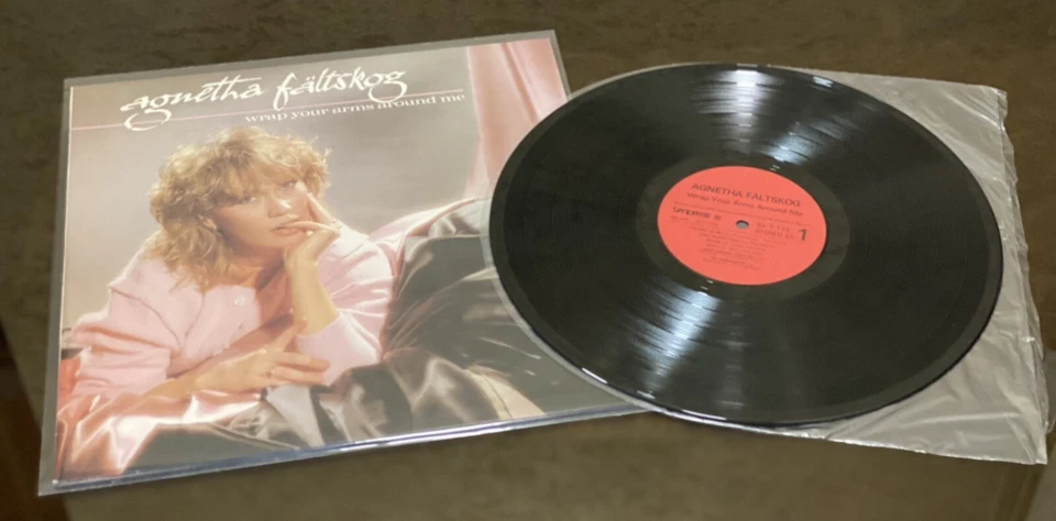 Vinyl record - Agnetha Fältskog – Wrap Your Arms Around Me, Tonpress SX-T 122 - Image 4 of 4