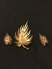 VINTAGE LEAF PIN & EARRINGS SET PAT PENDING GC UNBRANDED — photo 2