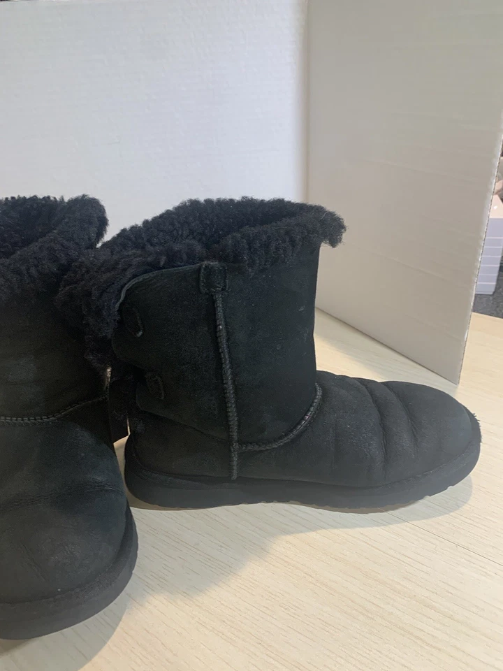 UGG Australia Women's Distressed BAILEY BOW Black Sheepskin Ankle Boots Sz 6/36 - Image 3 of 4