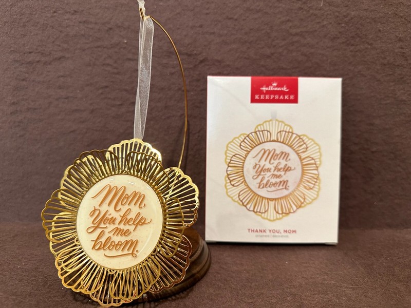 Hallmark "Mom, You Help Me Bloom" 2023 Metal Ornament