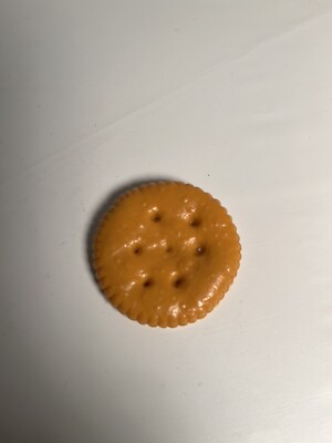 Vntg Cracker Ritz Magnet Realistic Life Sized Kitchen Refrigerator Plastic Real