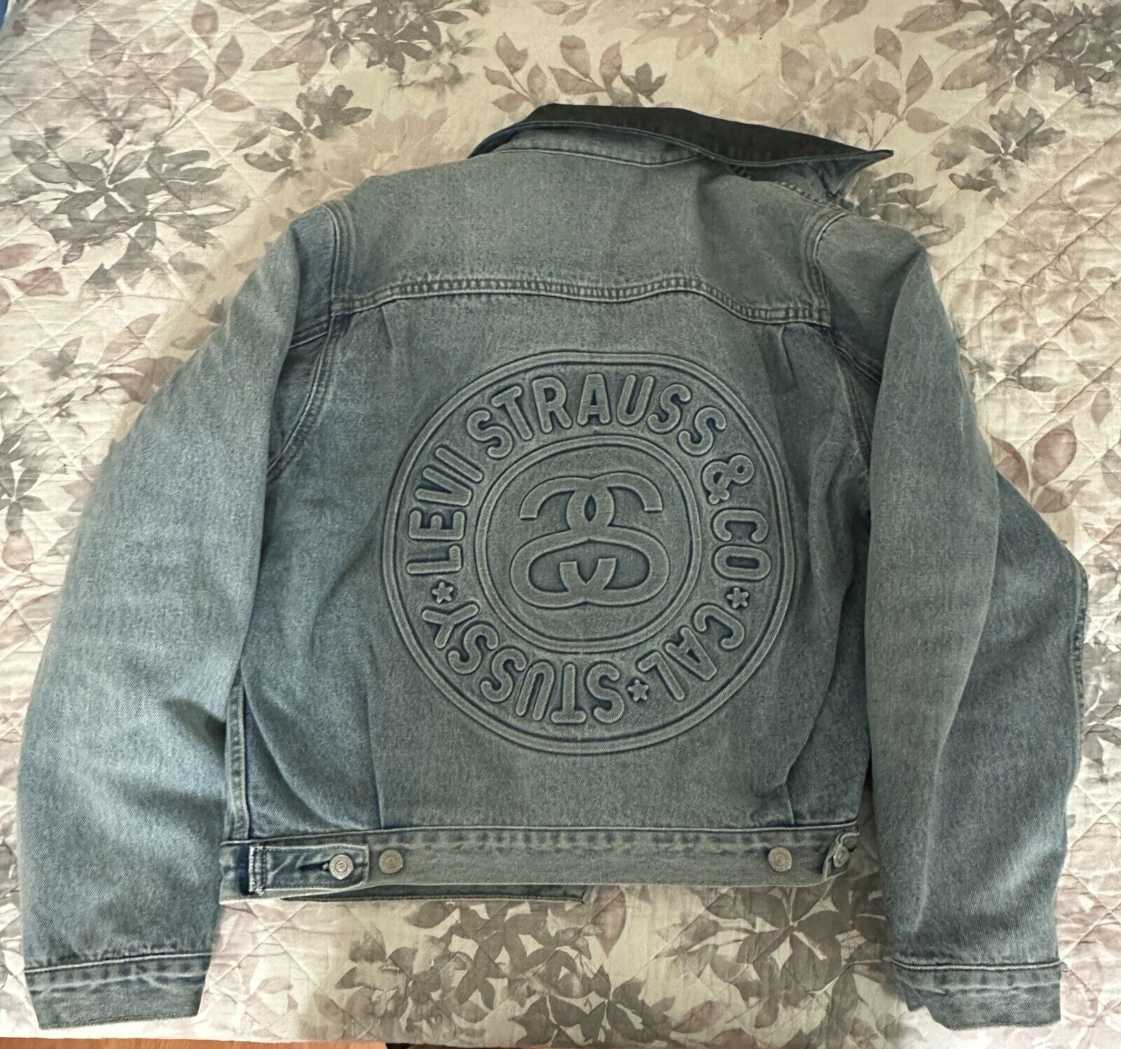 Stussy x Levi's Embossed Trucker Jacket Denim Jacket Size Small Levis