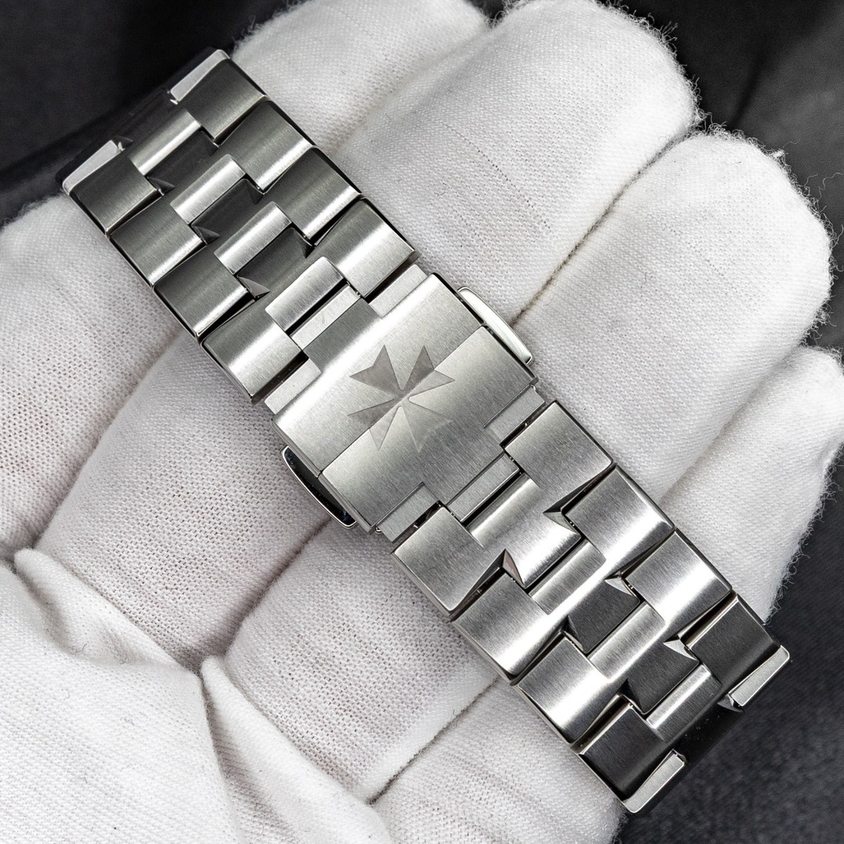 Vacheron Constantin Overseas 5500V Reverse Panda COMPLETE - 5500V/110A-B481 View 6