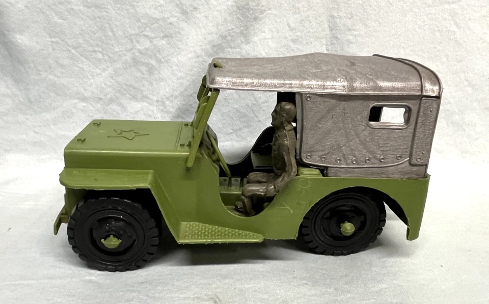 Vintage 1960s MPC U.S. Armed Forces Battlefront Playset Jeep with Driver and Top - Image 2 of 4