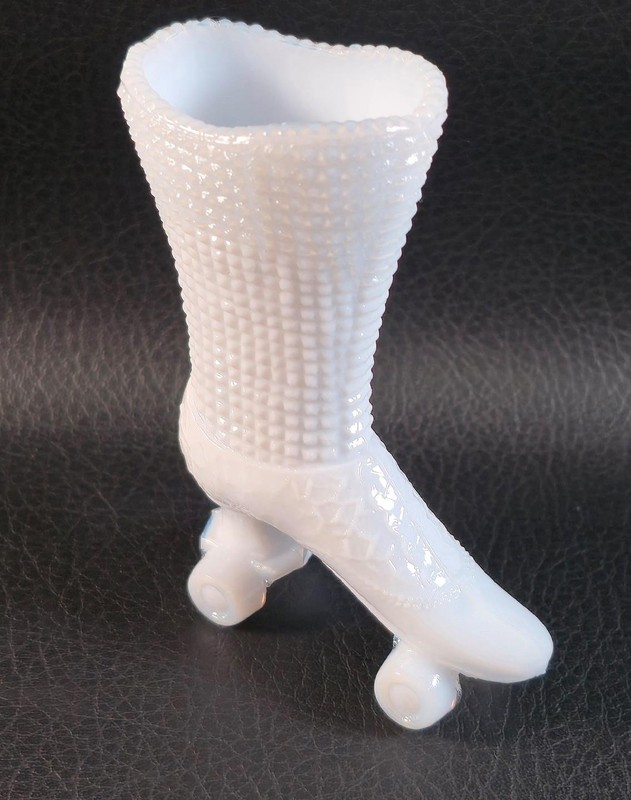 Boyd's Crystal Art Glass ROLLER SKATE Boot Shoe 1983-88 PATRIOT WHITE NOS 4-1/4"