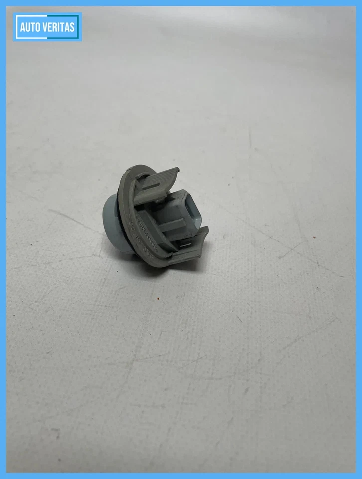 Original Ford Fiesta III 3 Courier Mazda 121(GFJ/DB) Lamp carrier B15F00870 - Image 4 of 4