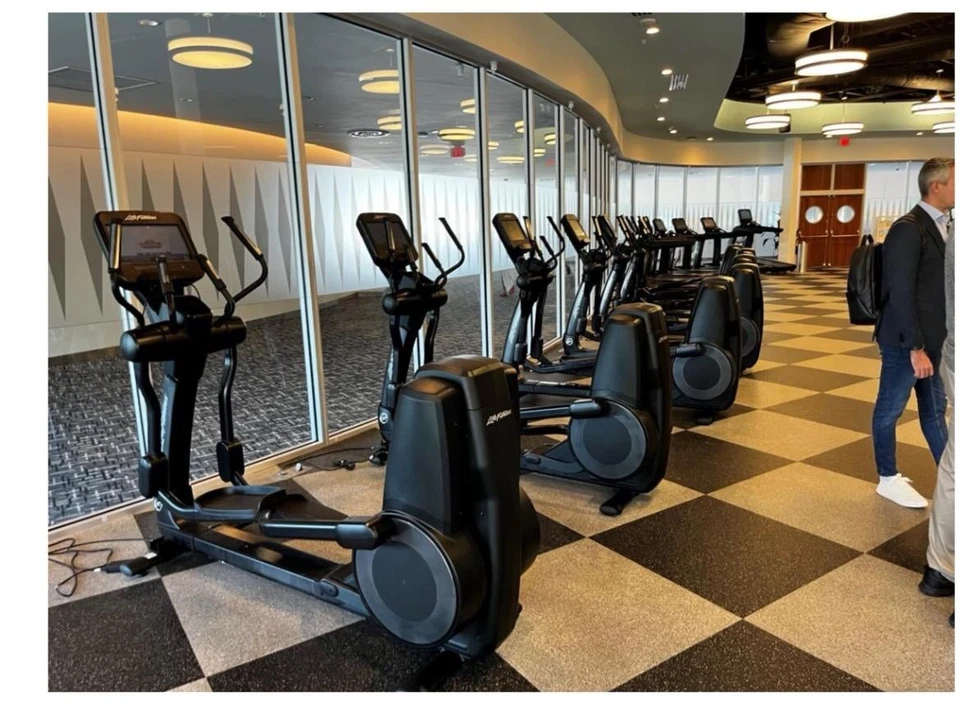 Life Fitness Discovery SE3 Elliptical Crosstrainer pick up only - Image 3 of 4