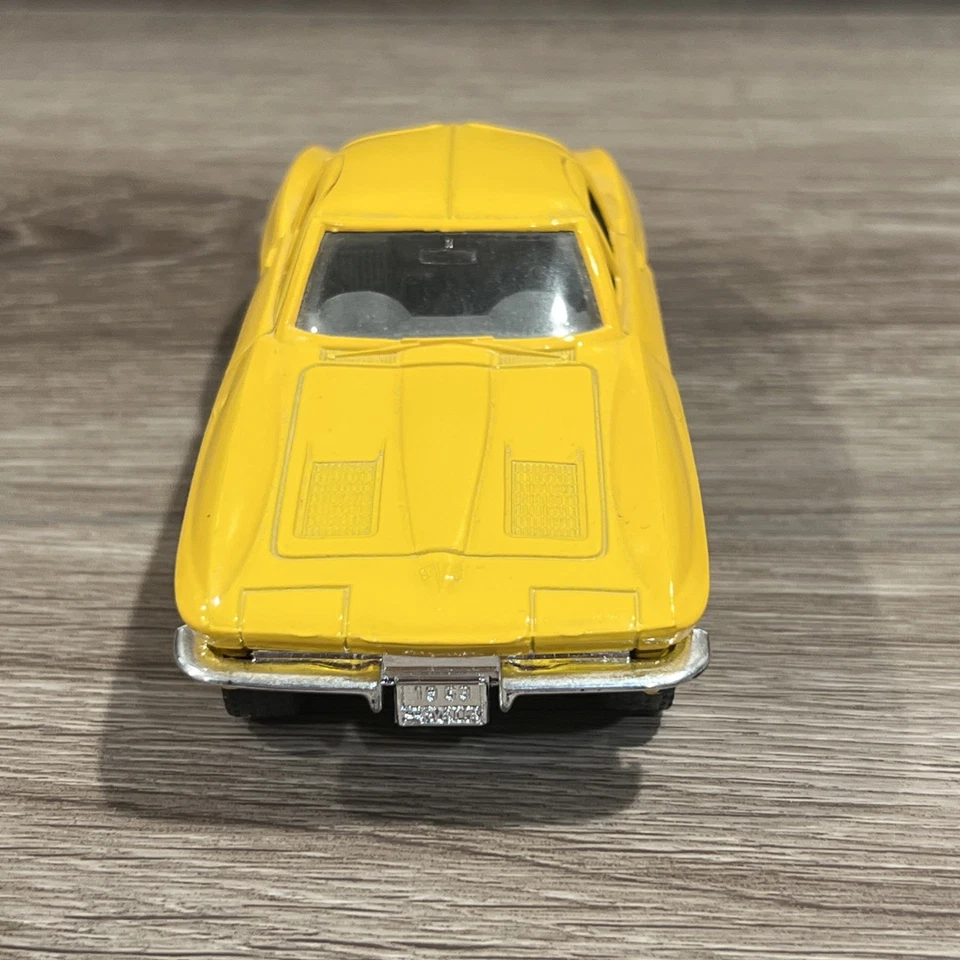 MAJORETTE YELLOW 1963 CORVETTE STING RAY 63 S:1:32 DIECAST - MODEL CAR - Image 3 of 4
