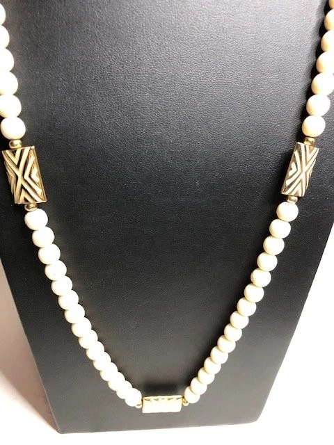 9094 Collar Napier Cuentas 26 Pulgadas Tono Oro Crema Acentos Geométricos Foto 2 de 3