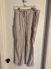 Women"James Perse" beige cargo zip up pants. Size 30. Prev. Owned