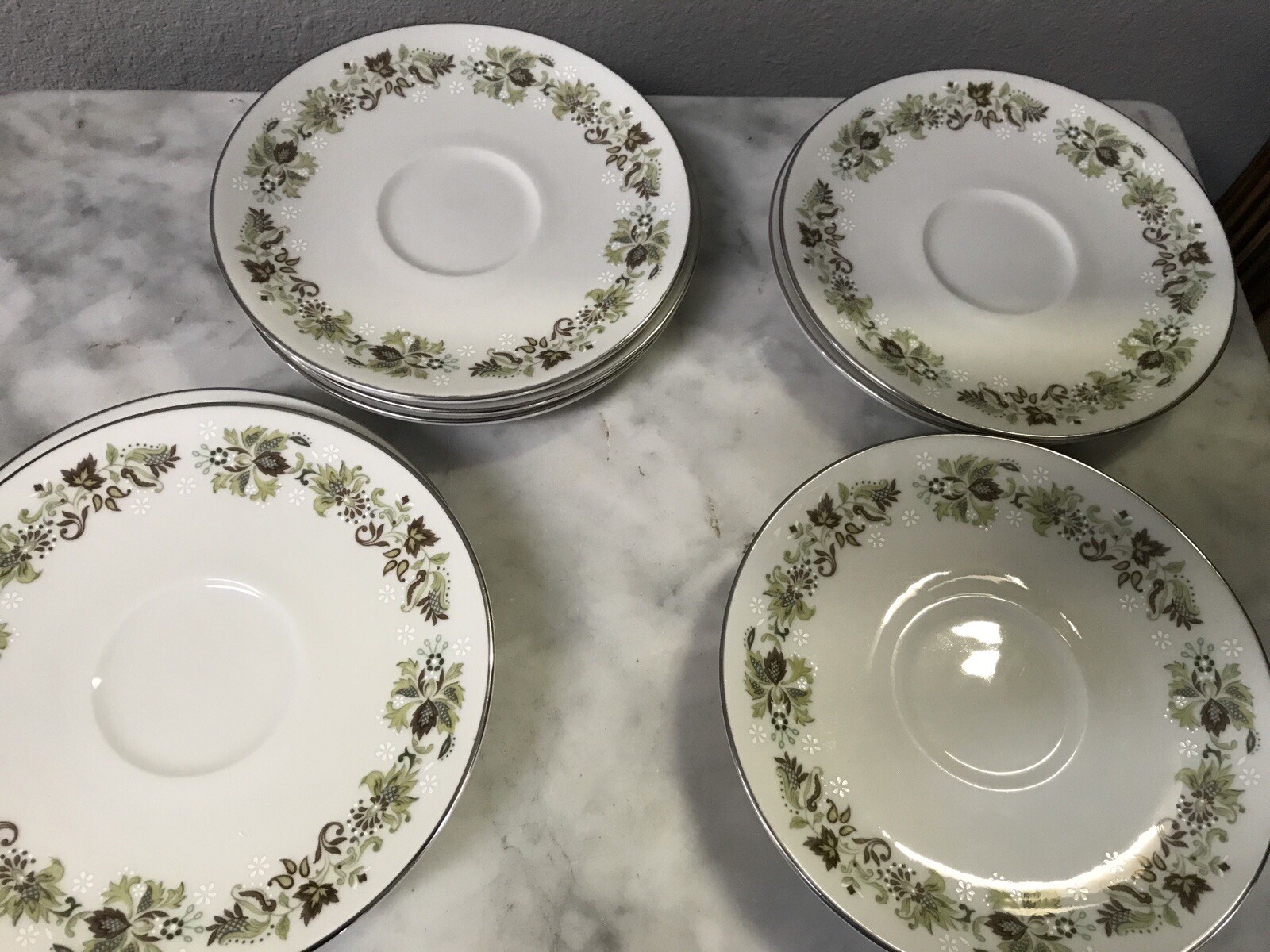 Royal Doulton 'Vanity Fair' 12 cups and 12 saucers 1975 fine china made