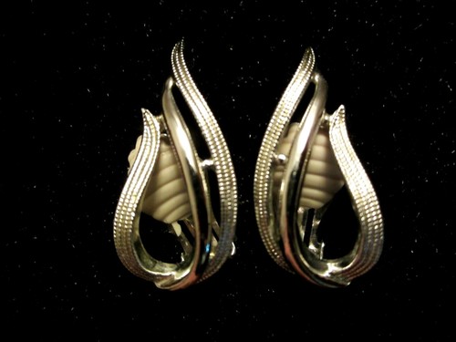 Orecchini Vintage Sarah Coventry Filigrana Aperta Tono Argento Clip On, Firmati - Foto 1 di 4