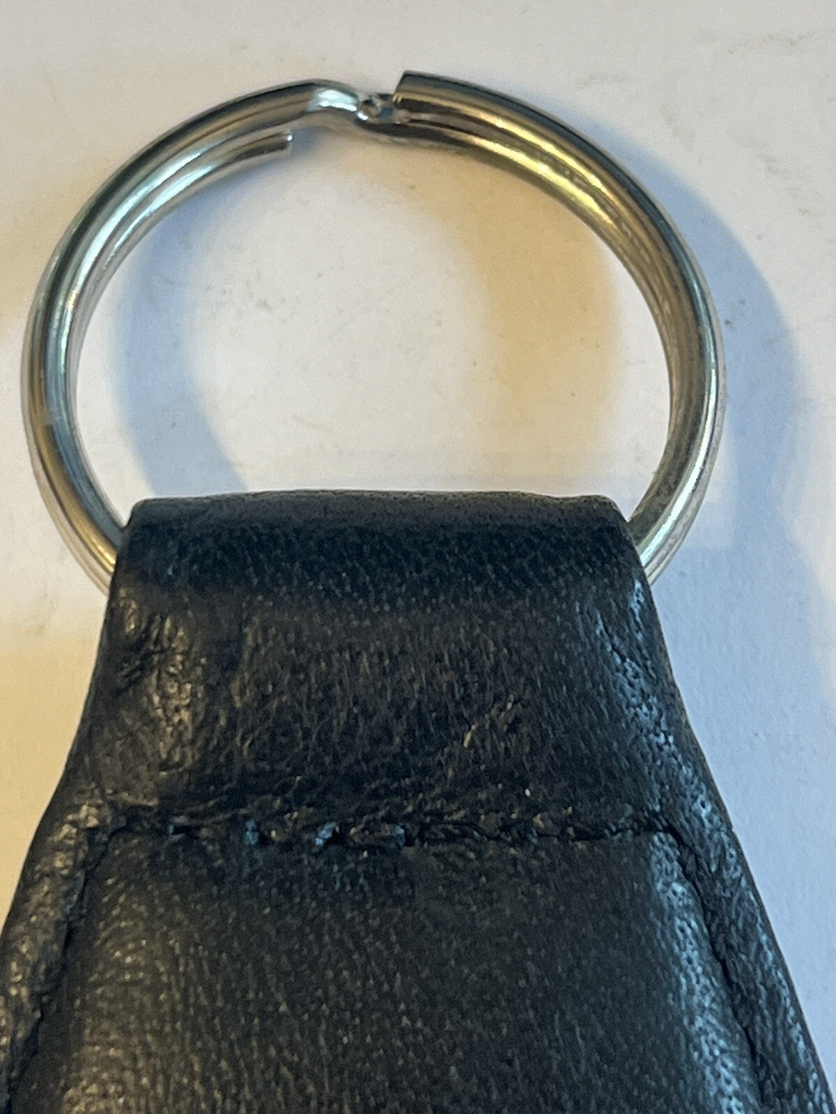 RARE 1999 LIMITED EDITION 35th ANNIVERSARY”FORD”MUSTANG CLOISONNÉ KEYCHAIN LQQK