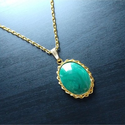 Green Swirl Stone Gold Gallery Pendant Necklace NOS fashion costume jewelry