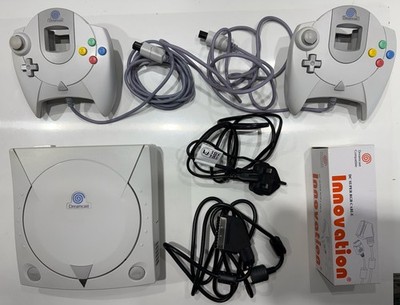Sega Dreamcast Konsole + 2 x offizielle Controller plus ordentliches Scartkabel Ref 902