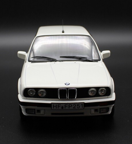 BMW 325i Touring 1992 weiß Norev im Maßstab 1:18 Limitiert auf 1.000 Stück NEU - Picture 9 of 11