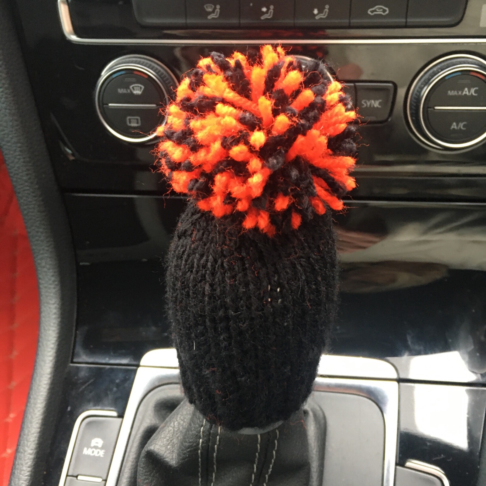 Sleek Beanie Style Gear Shift Knob for Cars-image