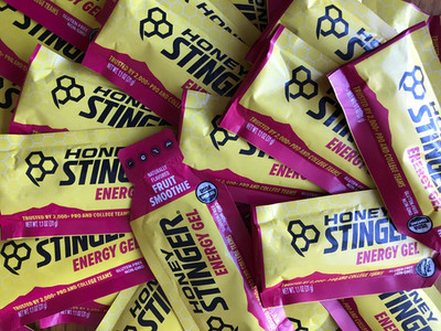 huge lot of 100 honey stinger sports energy gels fruit smoothie bb 9/26-2027