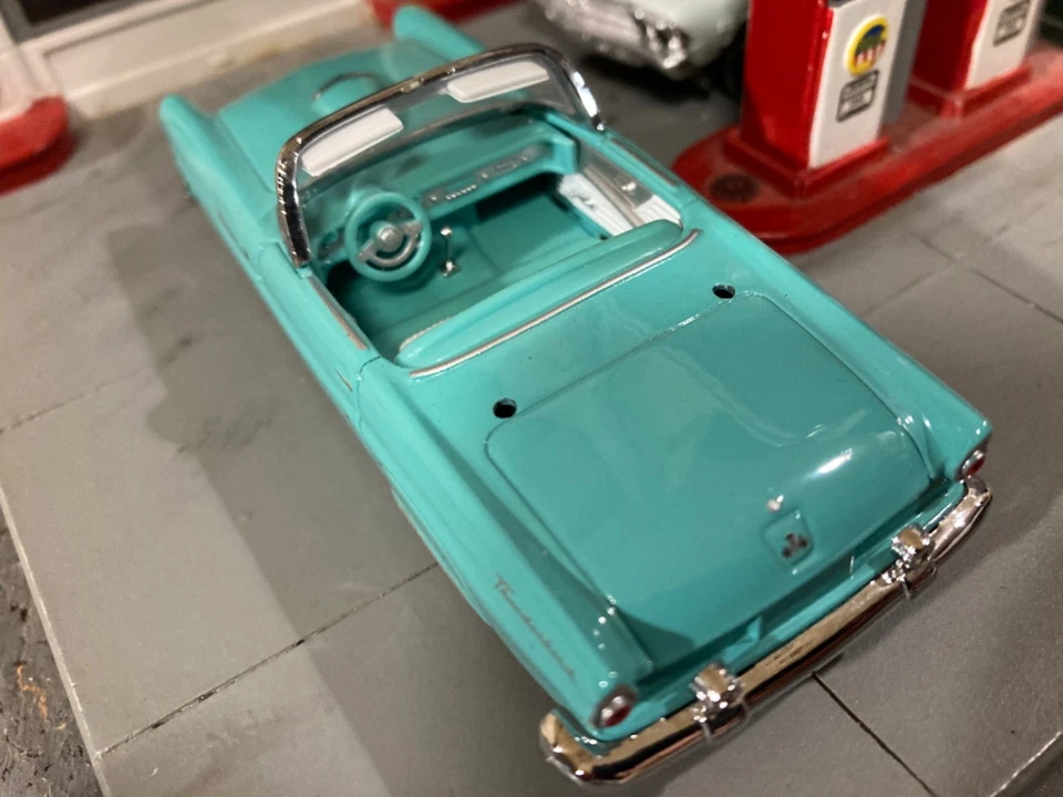 1955 Ford Thunderbird with Removable Hardtop, 1:43 scale, New in Box, T-Bird - Image 4 of 4