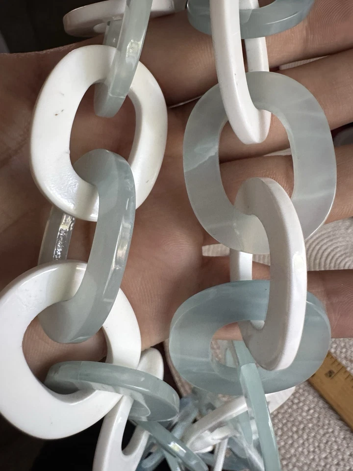 ANTHROPOLOGIE Grueso Graduado Azul y Blanco Lucita 'cadena' Collar de Eslabones Foto 4 de 4