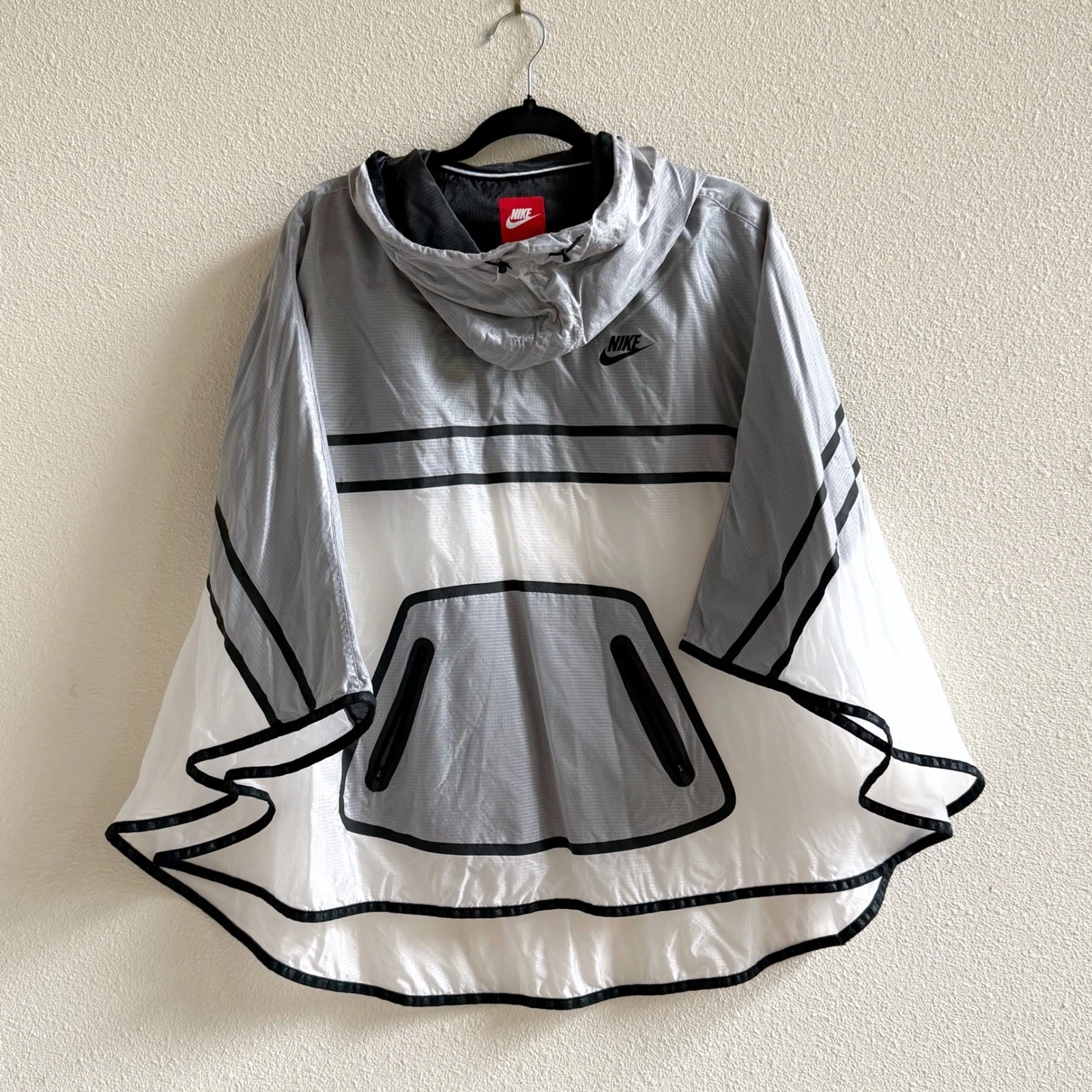 Nike Windrunner Poncho Women Size M Gray White VGUC Hooded Rain Cape Jacket
Opens in a new window or
