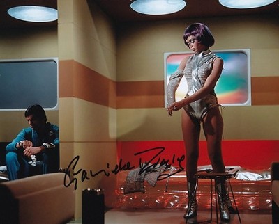 GABRIELLE DRAKE signed Autogramm 20x25cm UFO in Person autograph COA