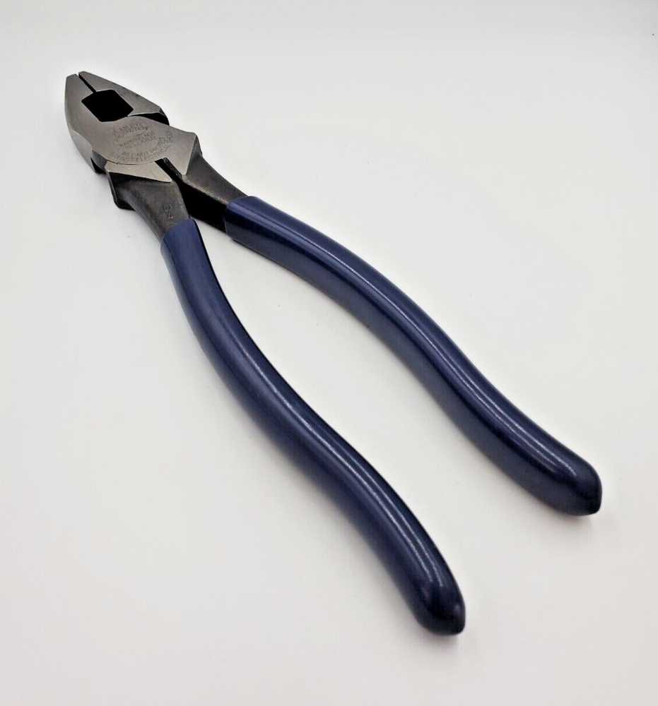 New - Open Box- Klein Tools D213-9NE Lineman's Pliers, New England Nose, 9-Inch
