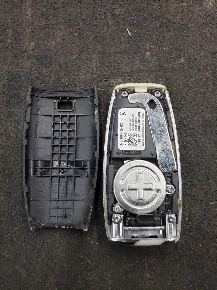 21 22 23 24 GV80 Key Fob/Remote 8 Button Smart Key ID# 95440T6011  (SEE NOTES) - Image 3 of 4