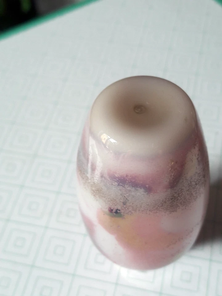 Mundgeblasene Vase, mini, 6 cm hoch, 3 cm breit, Urnenform, weiß,  retro - Bild 4 von 4