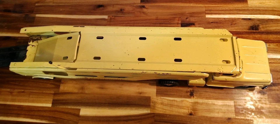 VTG 1959 Tonka Car Carrier w/ ramp-Light yellow and approx. 28" w/o ramp. - Image 3 of 4