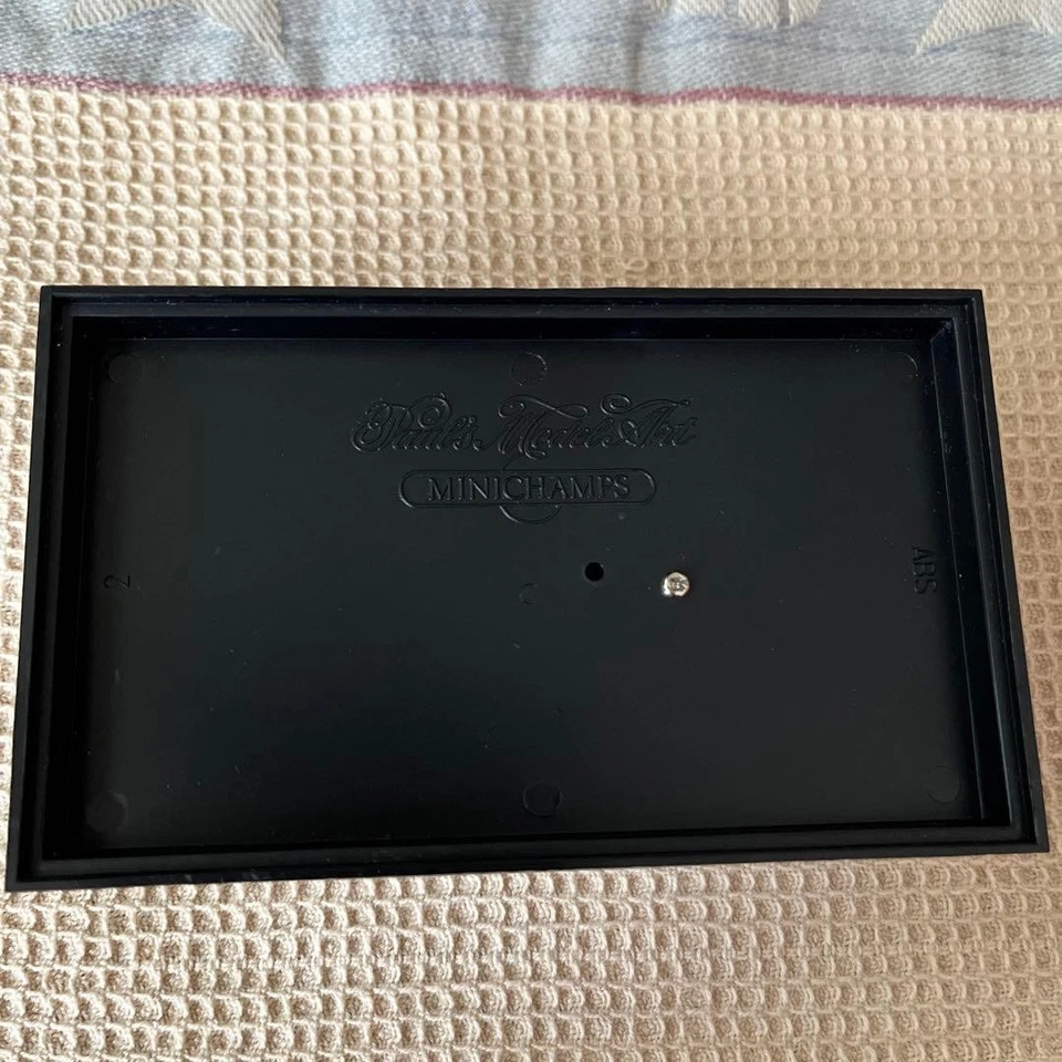 Minichamps 1/43 McLaren MP4/9 Peugeot Mika Hakkinen modellino auto pressofuso - Immagine 2 di 3