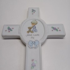 Vtg Enesco Precious Moments "Jesus Loves Me" Boy Porcelain Cross Keepsake 7.75"