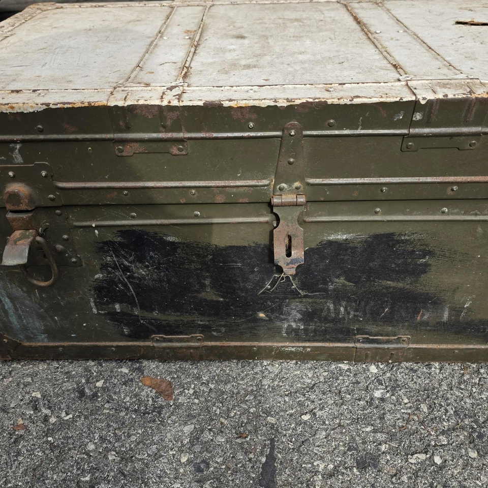 Baúl de almacenamiento vintage militar de metal oliva Drab hecho en Japón Foto 3 de 4