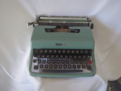 Olivetti Lettera 32 Vintage Typewriter with Original Case Tested