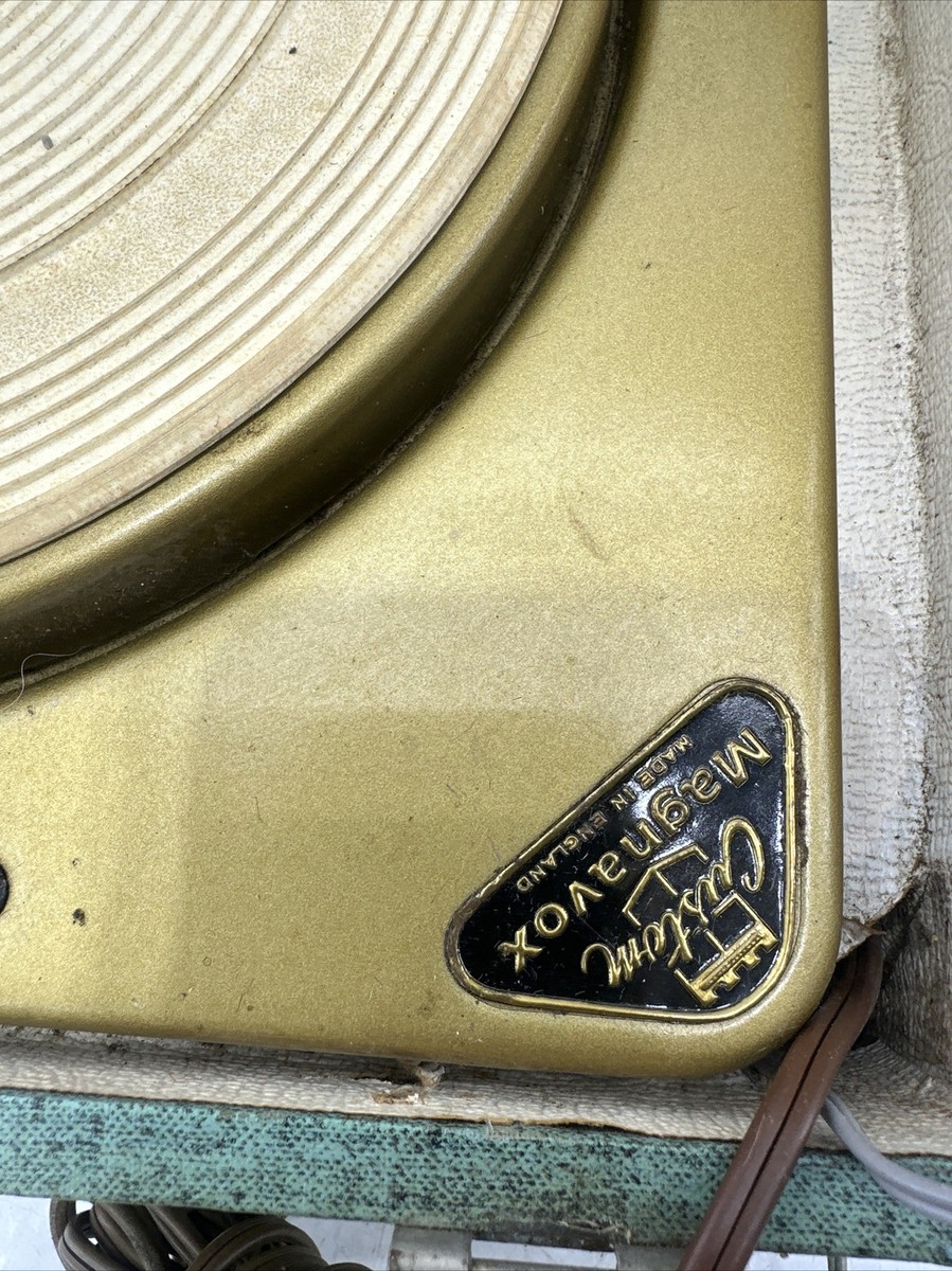 VINTAGE MAGNAVOX PORTABLE TUBE STEREO SUITCASE RECORD PLAYER