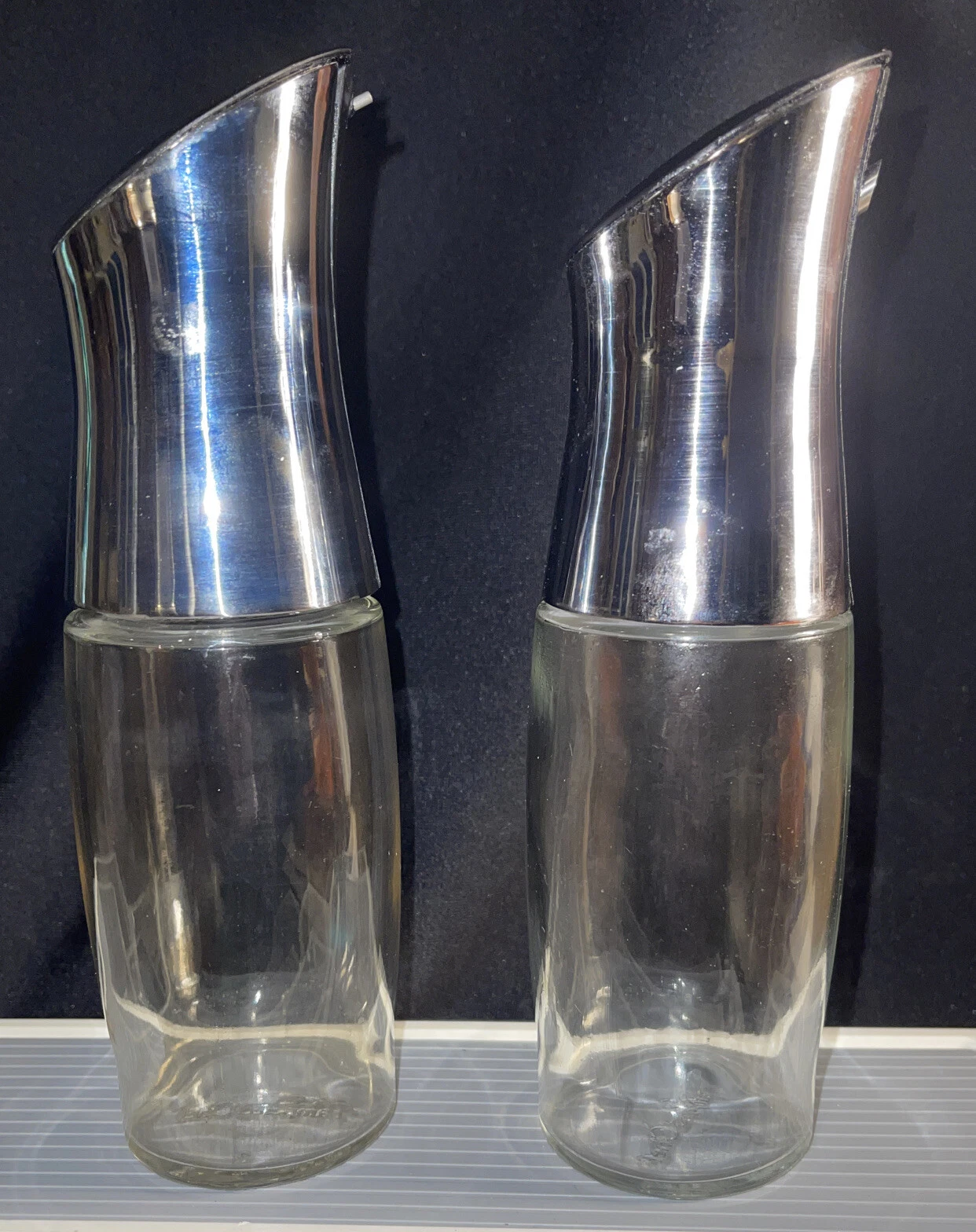 Set of 2 Pampered Chef Dripless Oil & Vinegar Glass Bottles w/ Silver Tone Lids