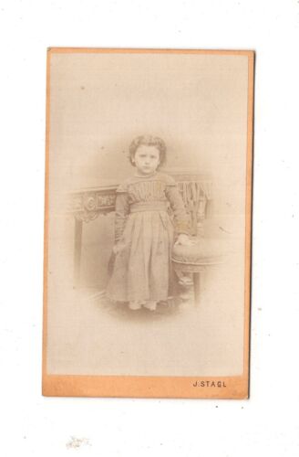 J. Stagl CDV zdjęcie Urocza mała dziewczynka - Wiedeń 1870s - Zdjęcie 1 z 2