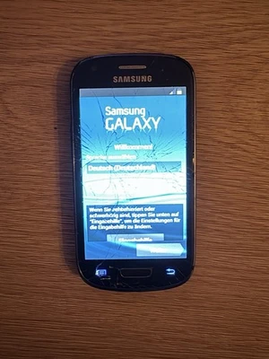 Samsung Galaxy S3 Mini 16GB schw ohne Ladekabel+Verpackung+ headset aber TOP