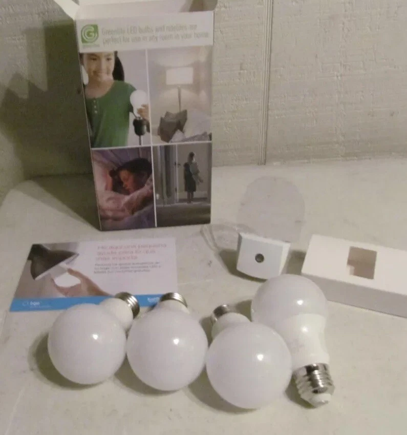 12 Greenlite 9WLED Bulbs Equal 60W + (3) LED Nitelite w/ Dusk To Dawn Sensor - Image 2 of 4